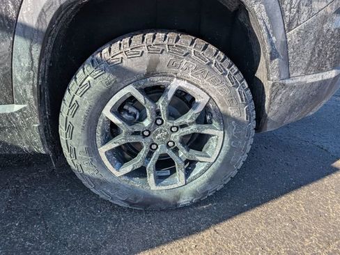 New 2026 Chevrolet Equinox ACTIV w/ Convenience Package III image 24