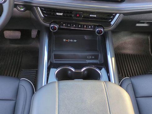 Used 2025 Chevrolet Tahoe Premier w/ Sun And Tow Package image 19