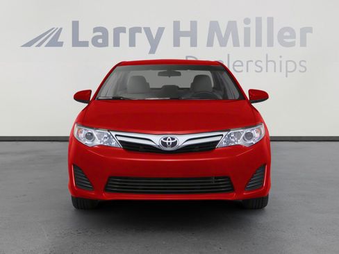 Used 2012 Toyota Camry SE FWD image 4