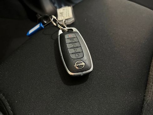 Used 2025 Nissan Pathfinder SV AWD/4WD image 21