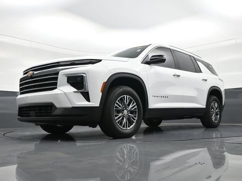 Used 2024 Chevrolet Traverse LT image 24