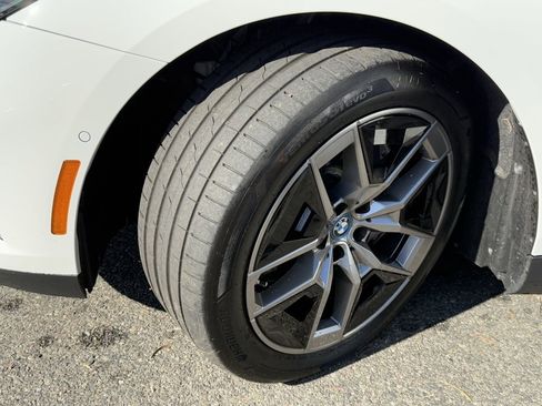 Used 2025 BMW i5 xDrive40 w/ Premium Package image 19