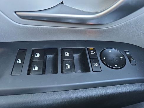 Used 2025 Hyundai Tucson SE image 29