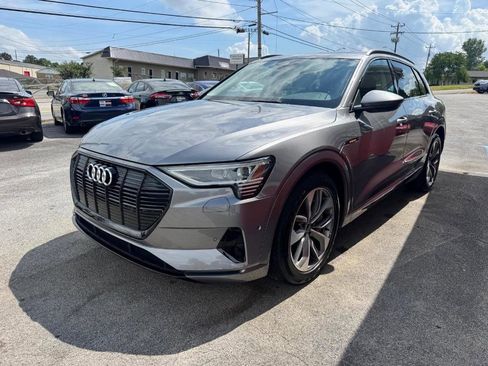 Used 2021 Audi e-tron Premium Plus w/ Premium Plus Package image 3