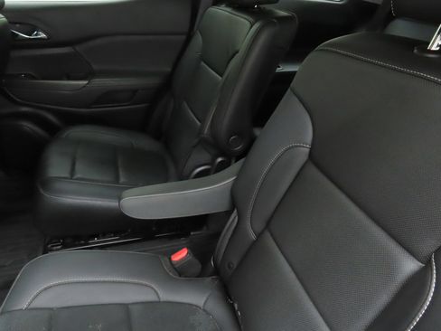 Used 2023 GMC Acadia SLT w/ Elevation Edition FWD image 22