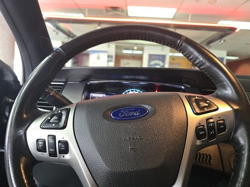 Used 2013 Ford Taurus SEL image 25