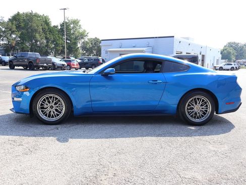 Used 2019 Ford Mustang Premium RWD image 4