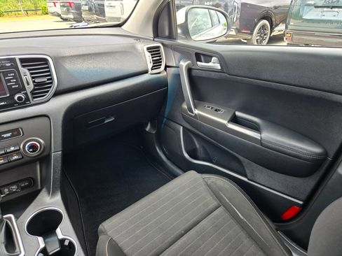 Used 2018 Kia Sportage LX AWD/4WD image 11