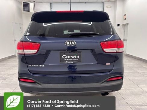 Used 2016 Kia Sorento LX image 4
