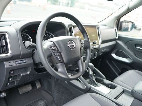 Used 2025 Nissan Frontier SV RWD image 8