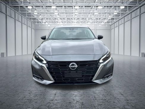 Used 2025 Nissan Altima 2.5 SV image 2