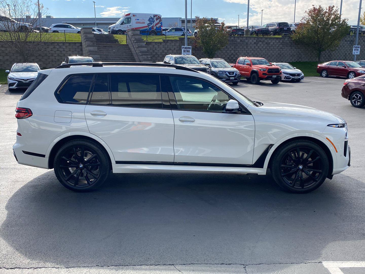 Used 2027 BMW X7 xDrive40i AWD/4WD image 2