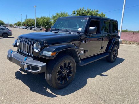 Used 2023 Jeep Wrangler Unlimited Sahara w/ Cold Weather Group AWD/4WD image 1