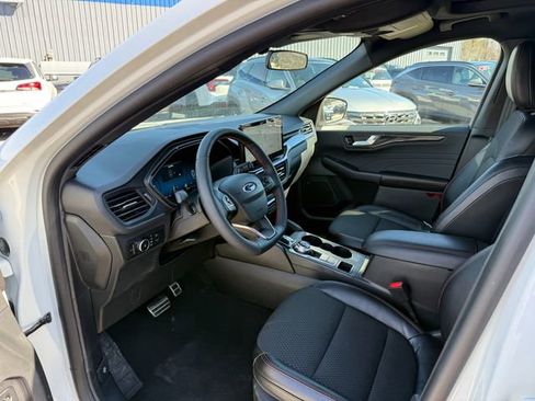 Certified 2023 Ford Escape ST-Line Select w/ Tech Pack #2 AWD/4WD image 3