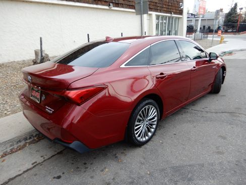 Used 2019 Toyota Avalon Limited image 5