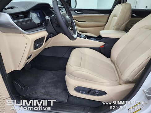 New 2025 Jeep Grand Cherokee Limited w/ Luxury Tech Group II image 8