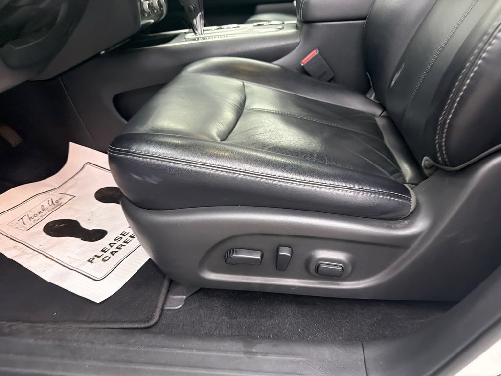 Used 2020 Nissan Pathfinder SL FWD image 10