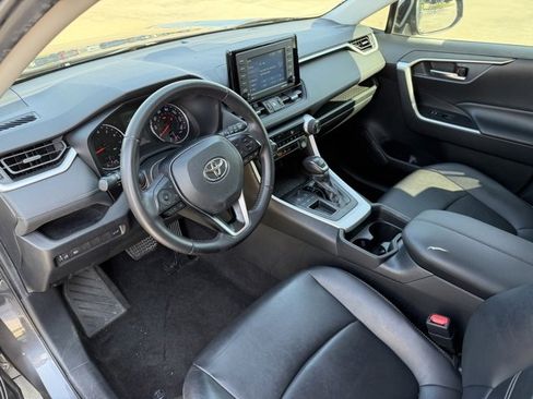 Used 2020 Toyota RAV4 XLE Premium image 11