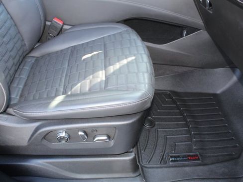 Used 2023 Cadillac Escalade ESV Sport Platinum w/ LPO, ONYX Package image 18