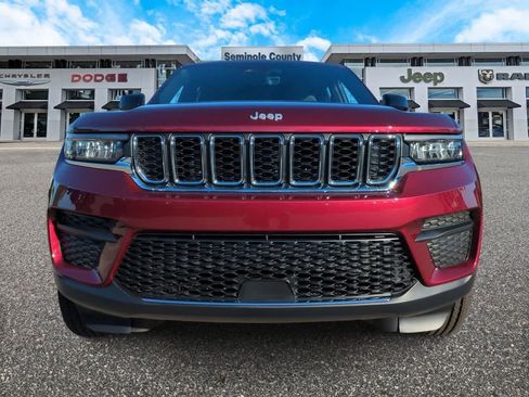 New 2025 Jeep Grand Cherokee Laredo w/ Luxury Tech Group I RWD image 3
