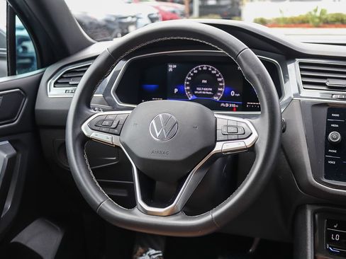 Used 2022 Volkswagen Tiguan SE FWD image 17