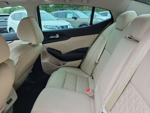 Used 2021 Nissan Maxima Platinum w/ Sport Mat Group FWD image 11