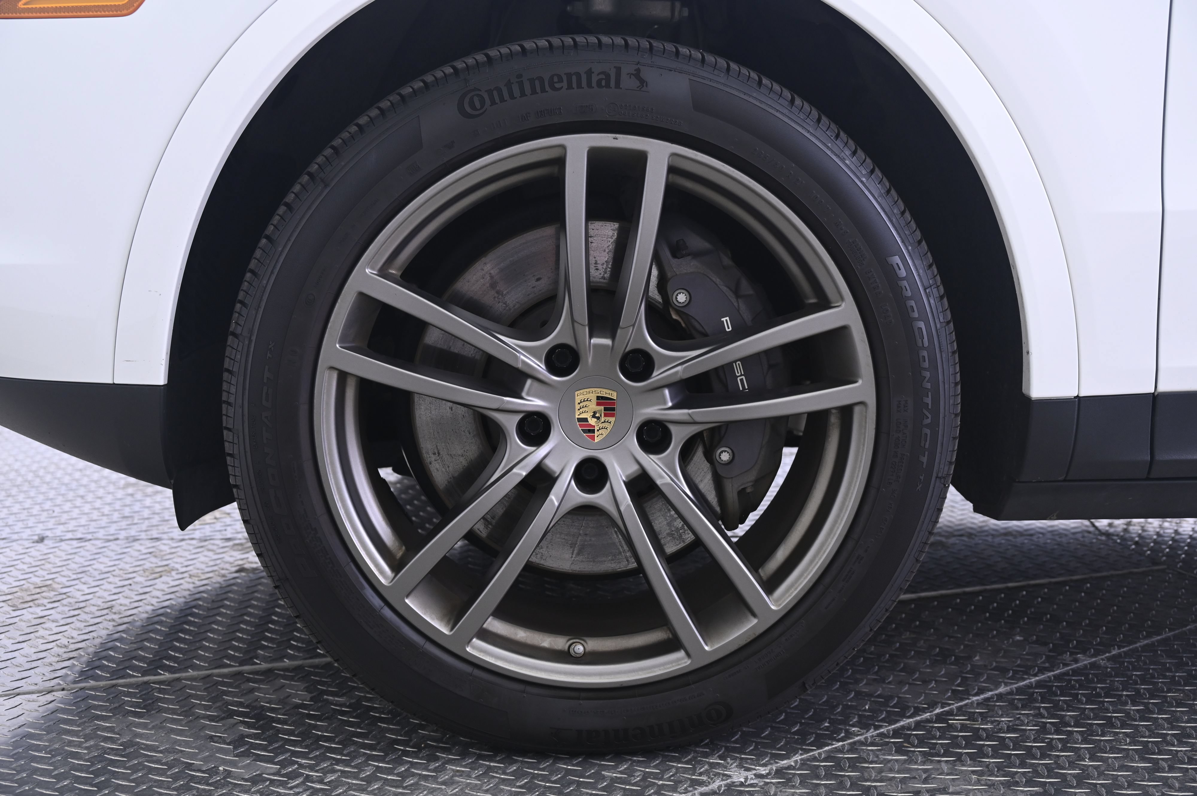 Certified 2022 Porsche Cayenne Platinum Edition AWD/4WD image 11