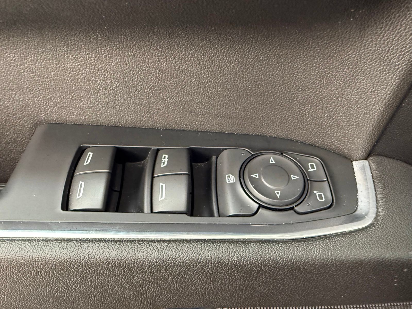 Used 2023 Chevrolet Silverado 1500 LT AWD/4WD image 13