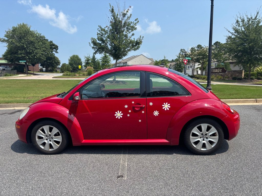 Used 2010 Volkswagen Beetle Coupe FWD image 9