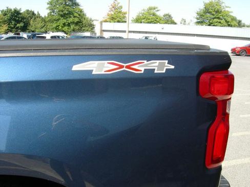 Used 2020 Chevrolet Silverado 1500 Custom w/ Custom Value Package image 16