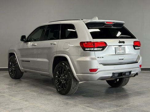 Used 2017 Jeep Grand Cherokee Altitude image 7