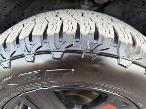 Certified 2025 Nissan Rogue SV image 32