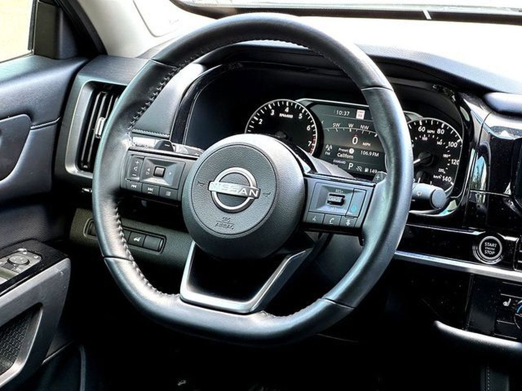 Used 2024 Nissan Pathfinder SL w/ SL Premium Package FWD image 32