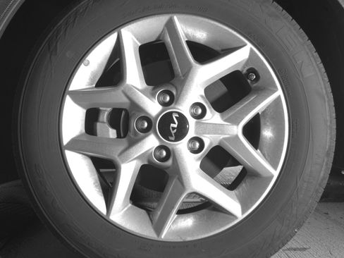 Used 2025 Kia Soul LX w/ LX Technology Package image 12