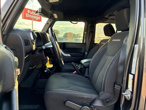 Used 2016 Jeep Wrangler Unlimited Sahara w/ Connectivity Group AWD/4WD image 10
