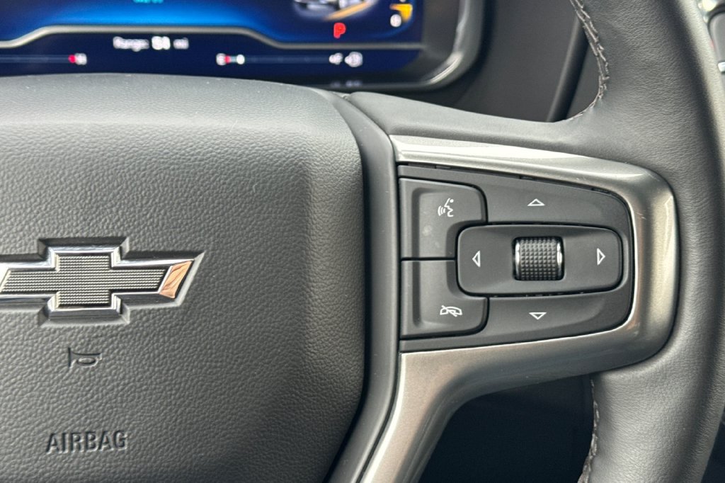 Used 2023 Chevrolet Suburban Z71 w/ Luxury Package AWD/4WD image 31