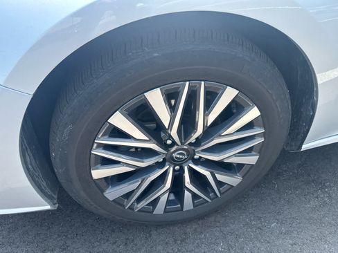 Used 2024 Nissan Altima 2.5 SV FWD image 5