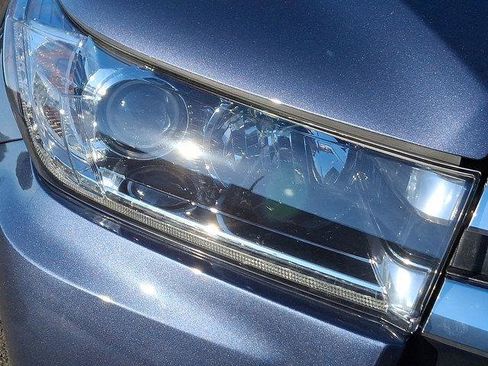 Certified 2018 Toyota Highlander Limited AWD/4WD image 29