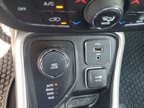 Used 2019 Jeep Compass Latitude w/ Cold Weather Group AWD/4WD image 22