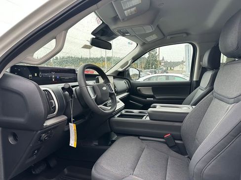 New 2025 Ford Expedition Active image 9