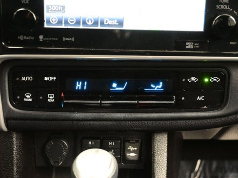 Used 2019 Toyota Corolla XLE image 21