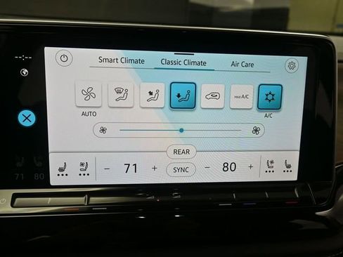 Used 2025 Volkswagen Atlas SE image 38