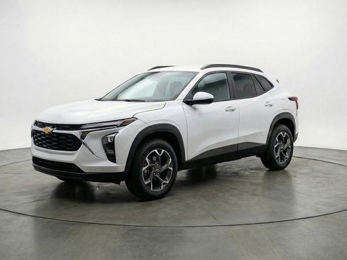 Used 2025 Chevrolet Trax LT image 3