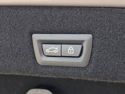 Used 2016 BMW 750i xDrive 750i xDrive image 31