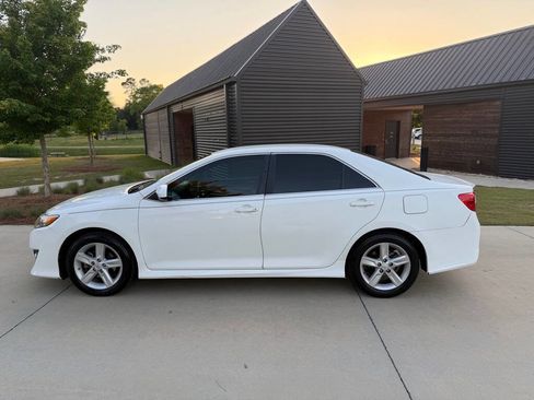 Used 2012 Toyota Camry SE FWD image 4