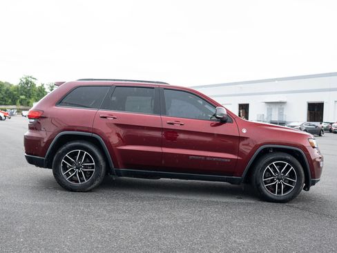 Used 2019 Jeep Grand Cherokee Trailhawk AWD/4WD image 7