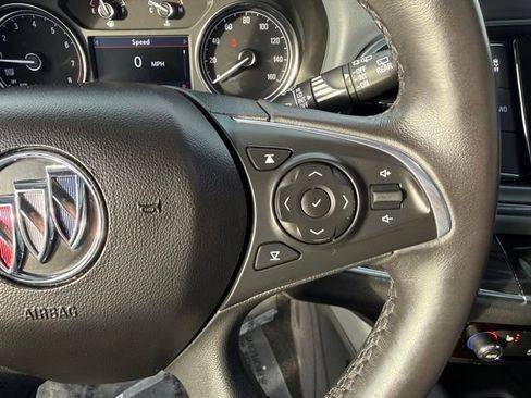 Used 2020 Buick Enclave Essence image 24