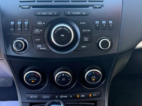 Used 2013 MAZDA MAZDA3 i Touring FWD image 17