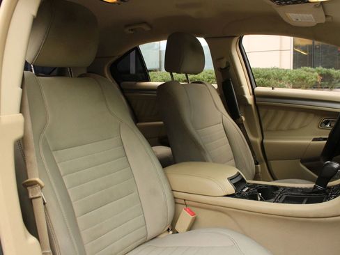 Used 2016 Ford Taurus SE FWD image 33