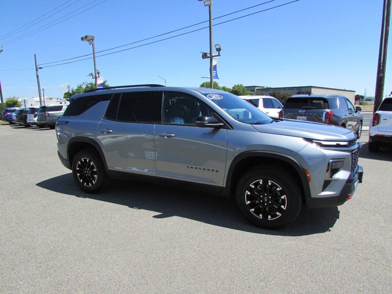 Used 2025 Chevrolet Traverse Z71 AWD/4WD image 5